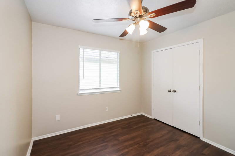 1,850/Mo, 8815 Roaring Point Dr Houston, TX 77088 Bedroom View 3