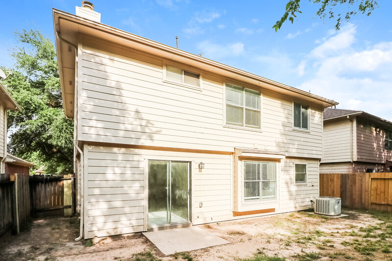 1,850/Mo, 8815 Roaring Point Dr Houston, TX 77088 Rear View