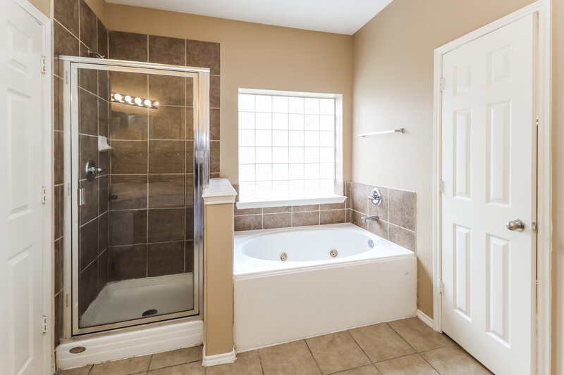 0/Mo, 20403 Louetta Crossing Dr Spring, TX 77388 Main Bathroom View 2