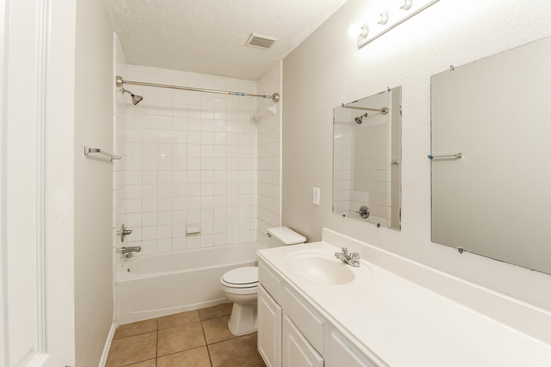 0/Mo, 20403 Louetta Crossing Dr Spring, TX 77388 Bathroom View