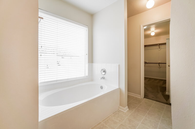 2,290/Mo, 16310 Ancient Forest Dr Humble, TX 77346 Bathroom View