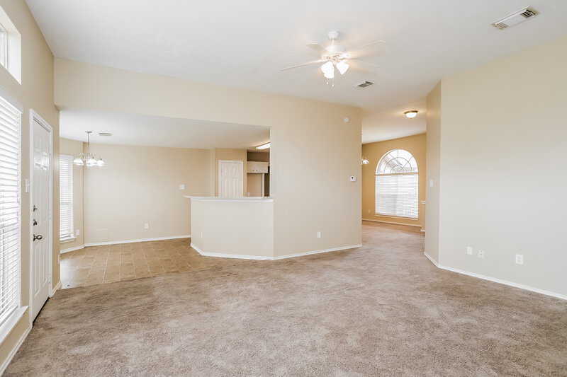 1,850/Mo, 1113 Glenbay Ct La Porte, TX 77571 Living Room View