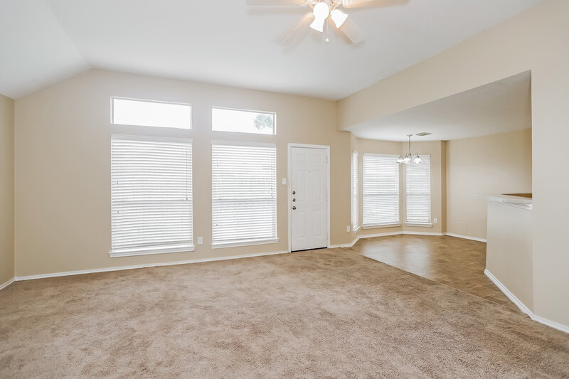 1,850/Mo, 1113 Glenbay Ct La Porte, TX 77571 Living Room View 2