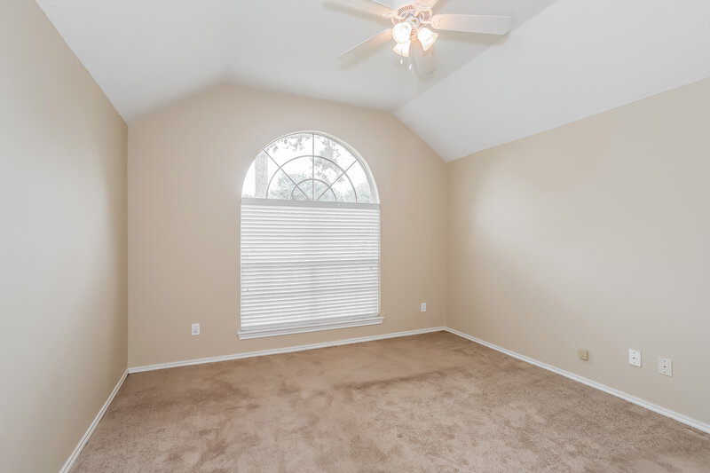 1,850/Mo, 1113 Glenbay Ct La Porte, TX 77571 Master Bedroom View