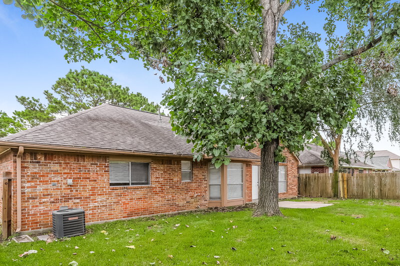 1,850/Mo, 1113 Glenbay Ct La Porte, TX 77571 Rear View