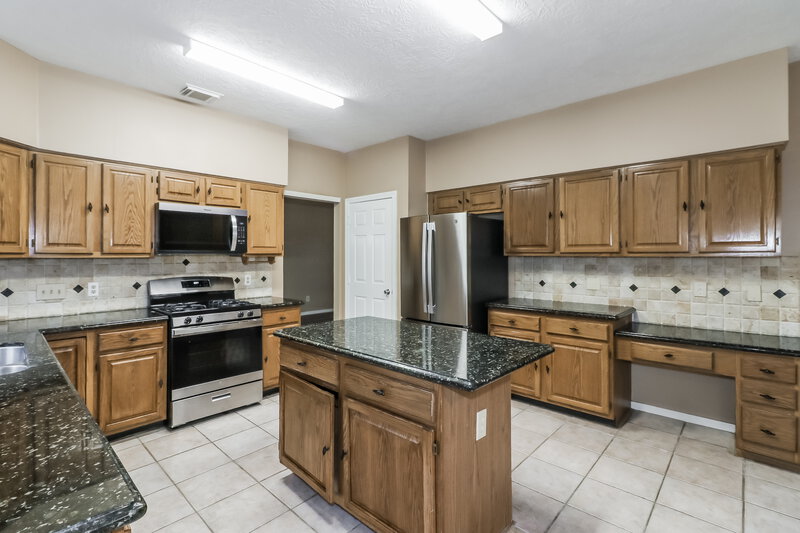 2,300/Mo, 11423 Willow Field Dr Cypress, TX 77429 Kitchen View 2
