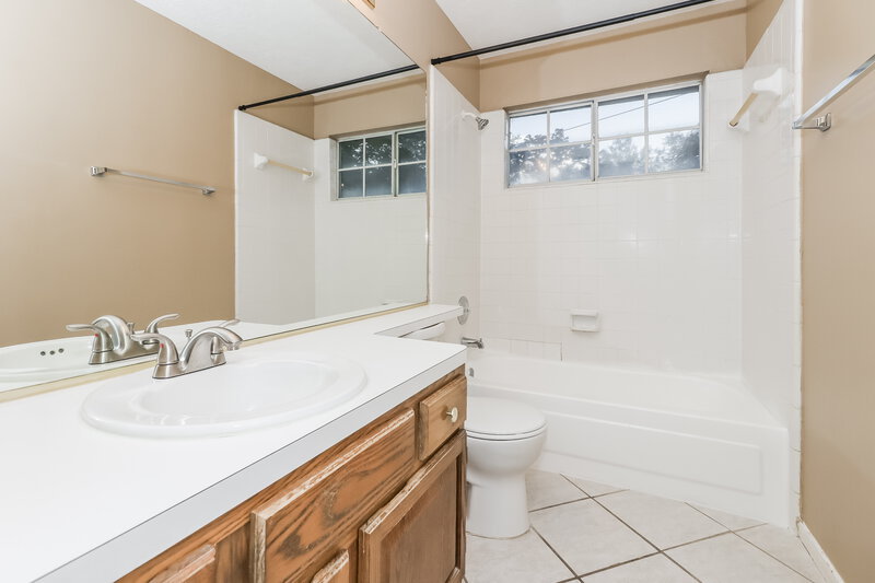 2,300/Mo, 11423 Willow Field Dr Cypress, TX 77429 Bathroom View