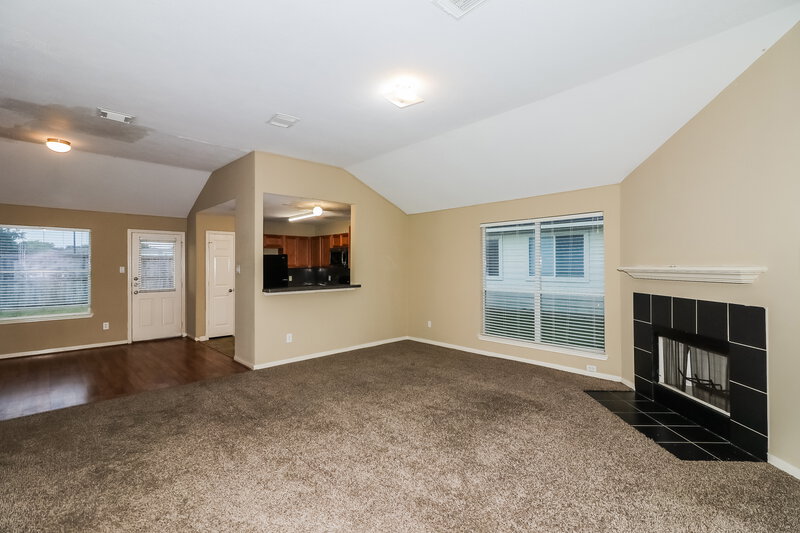 1,900/Mo, 3506 Greenleaf Lodge Ln Fresno, TX 77545 Living Room View 2