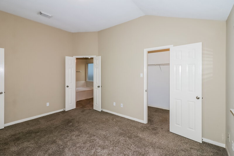 1,900/Mo, 3506 Greenleaf Lodge Ln Fresno, TX 77545 Main Bedroom View 2