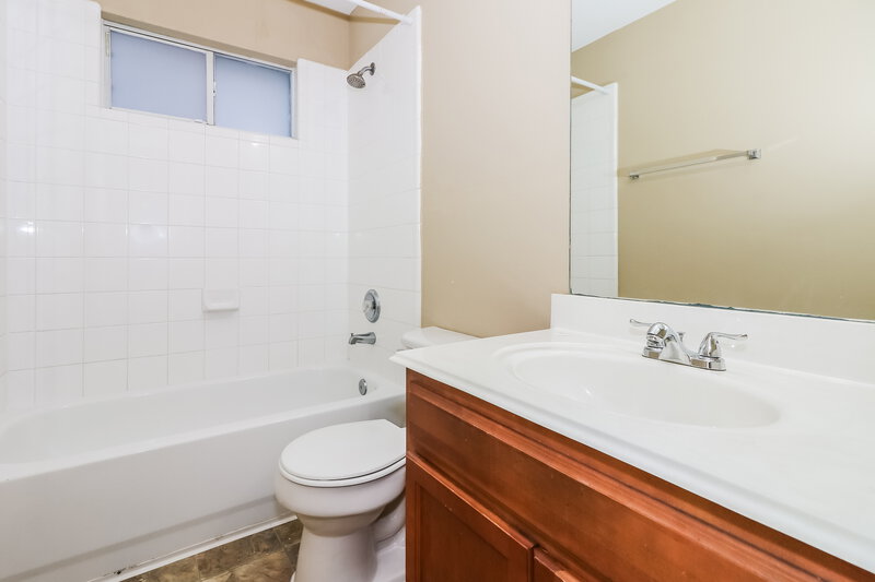 1,900/Mo, 3506 Greenleaf Lodge Ln Fresno, TX 77545 Bathroom View