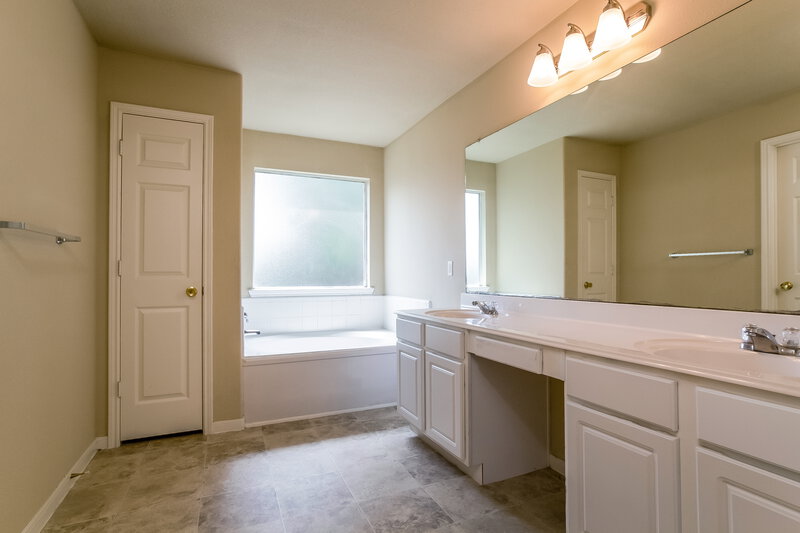 1,720/Mo, 4242 Tree Moss Pl Humble, TX 77346 Master Bathroom View