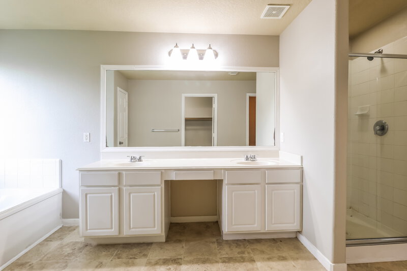 2,095/Mo, 4242 Tree Moss Pl Humble, TX 77346 Main Bathroom View