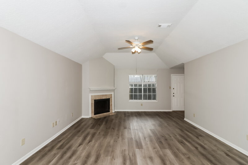 1,685/Mo, 16907 Dusty Mill Dr E Sugar Land, TX 77478 Living Room View