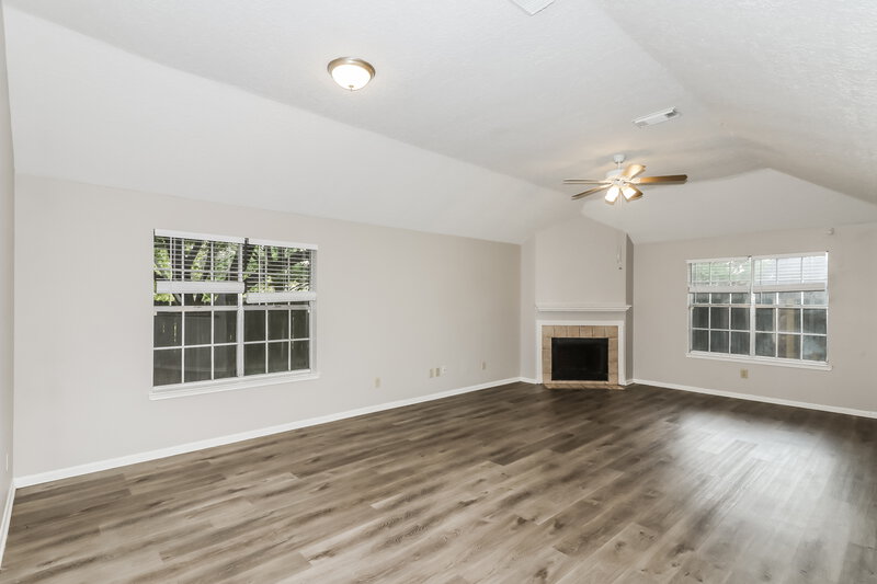 1,685/Mo, 16907 Dusty Mill Dr E Sugar Land, TX 77478 Living Room View 2