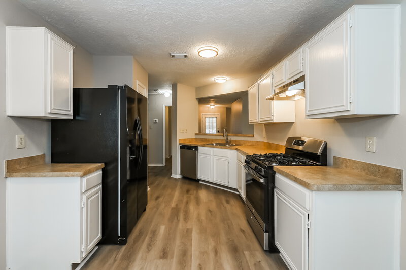 1,875/Mo, 16907 Dusty Mill Dr E Sugar Land, TX 77478 Kitchen View