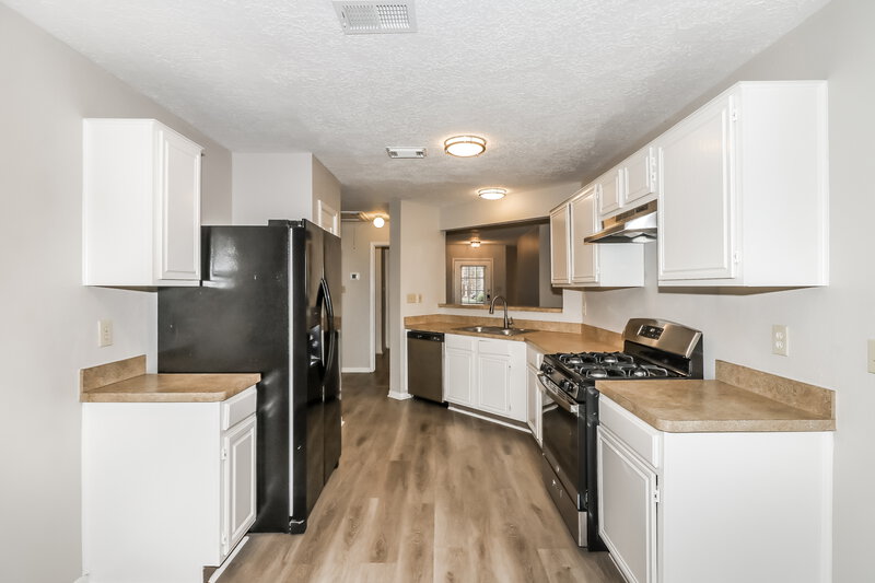 1,685/Mo, 16907 Dusty Mill Dr E Sugar Land, TX 77478 Kitchen View