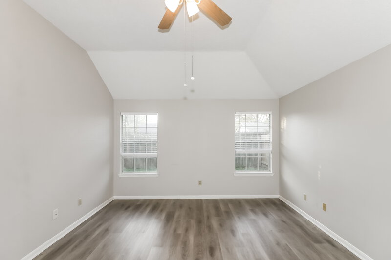 1,685/Mo, 16907 Dusty Mill Dr E Sugar Land, TX 77478 Main Bedroom View