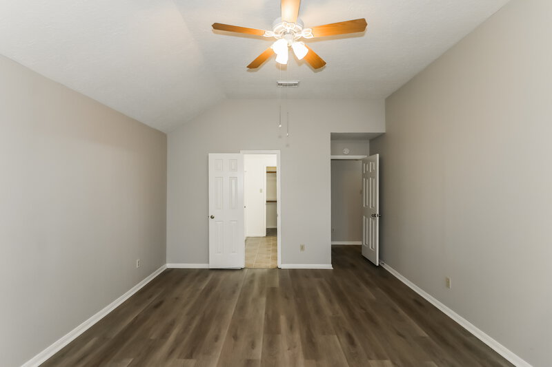 1,875/Mo, 16907 Dusty Mill Dr E Sugar Land, TX 77478 Main Bedroom View 2
