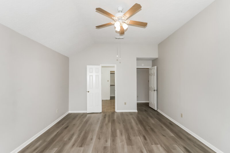 1,685/Mo, 16907 Dusty Mill Dr E Sugar Land, TX 77478 Main Bedroom View 2