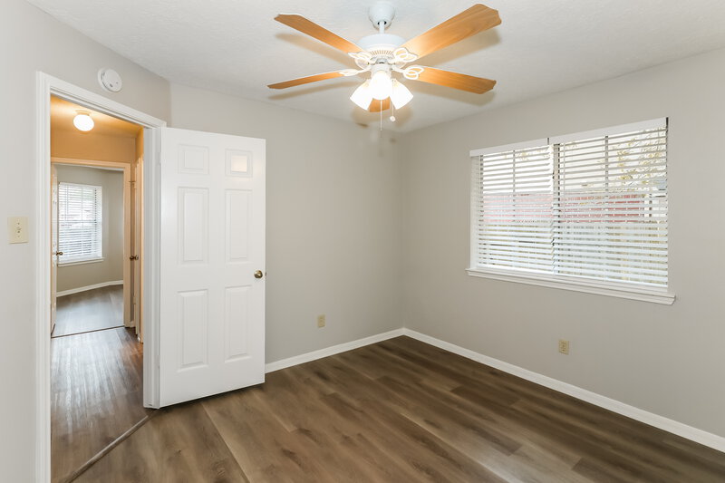 1,875/Mo, 16907 Dusty Mill Dr E Sugar Land, TX 77478 Bedroom View