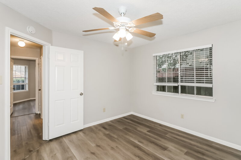 1,685/Mo, 16907 Dusty Mill Dr E Sugar Land, TX 77478 Bedroom View
