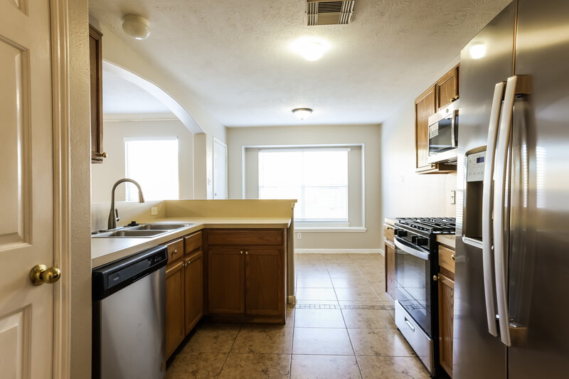 1,600/Mo, 19362 Caledonia Dr Katy, TX 77449 Kitchen View 3