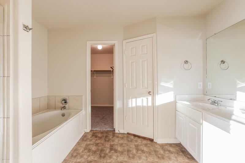 1,735/Mo, 4862 Fair Oak Dale Ln Humble, TX 77346 Main Bathroom View