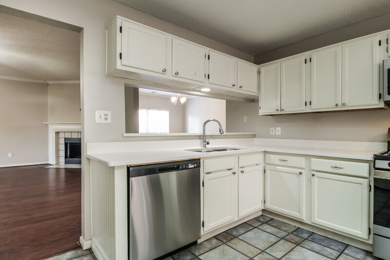 1,880/Mo, 18034 Golden Ridge Dr Houston, TX 77084 Kitchen View