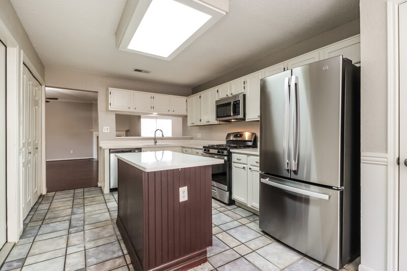 1,880/Mo, 18034 Golden Ridge Dr Houston, TX 77084 Kitchen View 2
