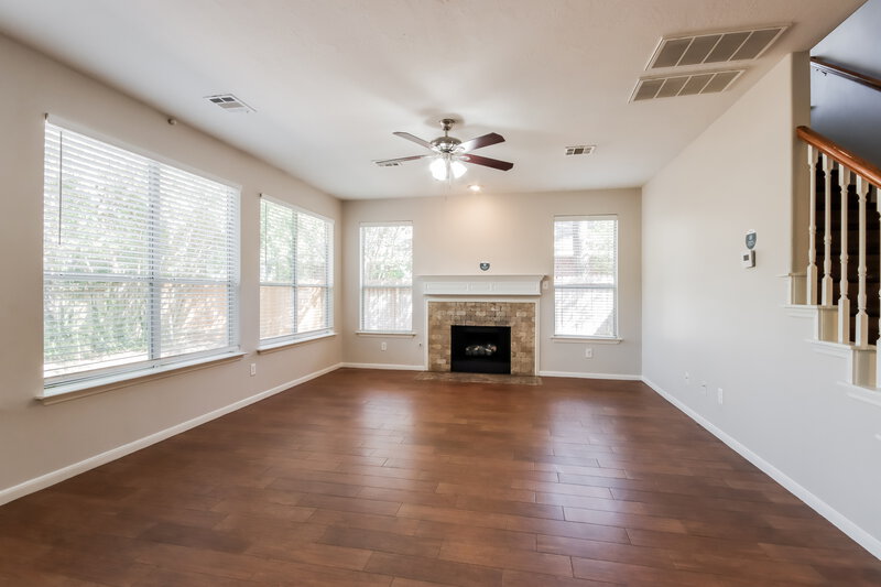 2,250/Mo, 66 S Wynnoak Cir Spring, TX 77382 Living Room View