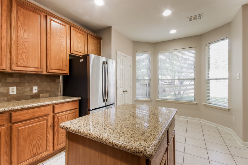 2,250/Mo, 66 S Wynnoak Cir Spring, TX 77382 Kitchen View