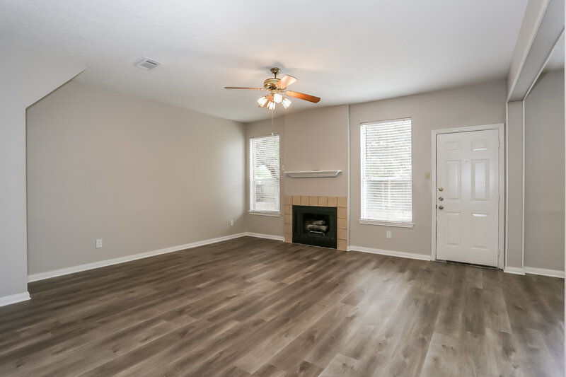1,985/Mo, 15511 Heritage Country Ct Friendswood, TX 77546 Living Room View
