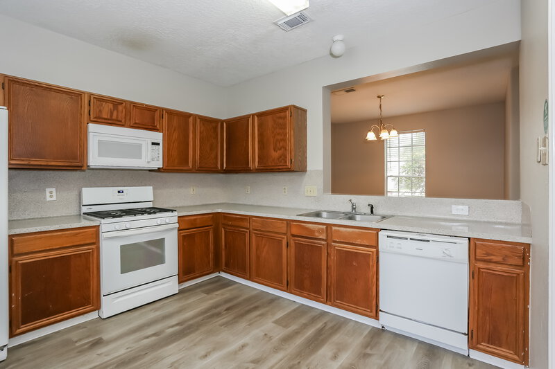 1,985/Mo, 15511 Heritage Country Ct Friendswood, TX 77546 Kitchen View