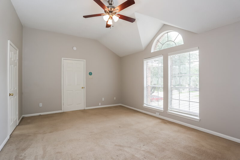 1,985/Mo, 15511 Heritage Country Ct Friendswood, TX 77546 Main Bedroom View 2