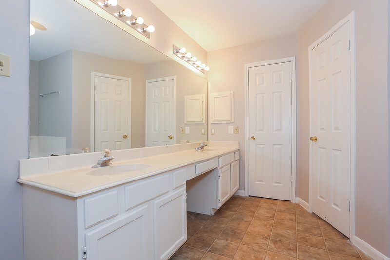 1,985/Mo, 15511 Heritage Country Ct Friendswood, TX 77546 Main Bathroom View