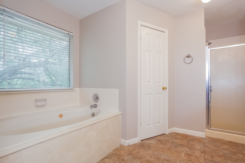 1,985/Mo, 15511 Heritage Country Ct Friendswood, TX 77546 Bathroom View 2