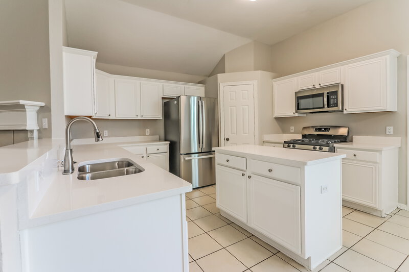 1,945/Mo, 4815 Chase More Dr Bacliff, TX 77518 Kitchen View