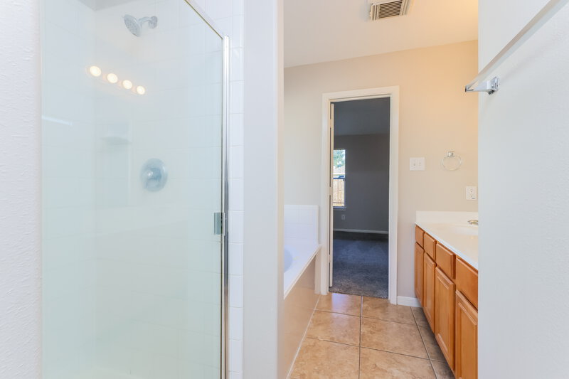 1,720/Mo, 2623 Merganser Ct Humble, TX 77396 Main Bathroom View 2