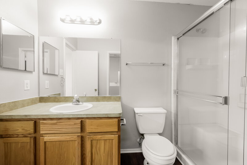 1,750/Mo, 1811 Adobe Stone Dr Humble, TX 77396 Main Bathroom View 2