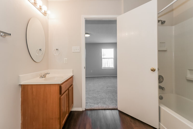 2,240/Mo, 9022 Sienna Sky Ct Richmond, TX 77407 Main Bathroom View