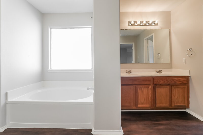 2,240/Mo, 9022 Sienna Sky Ct Richmond, TX 77407 Bathroom View