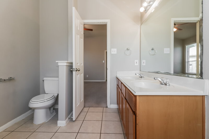 1,870/Mo, 5915 Ranch Riata Ct Katy, TX 77449 Main Bathroom View