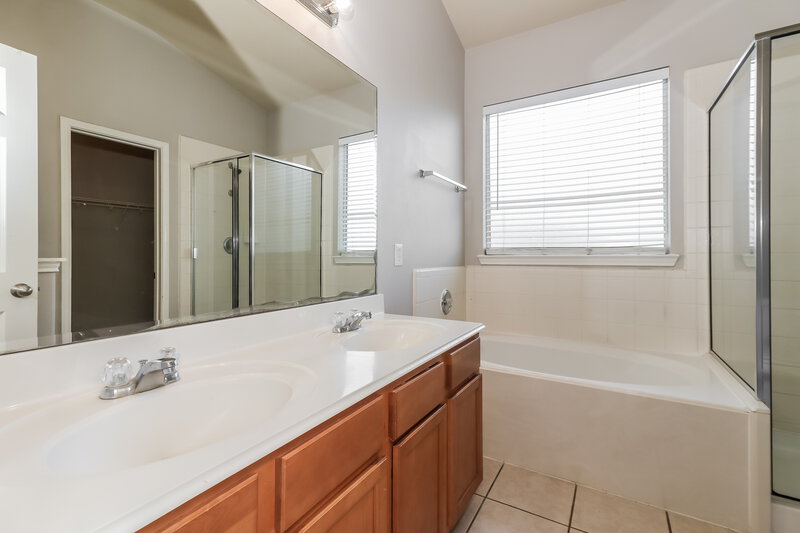 1,870/Mo, 5915 Ranch Riata Ct Katy, TX 77449 Main Bathroom View 2