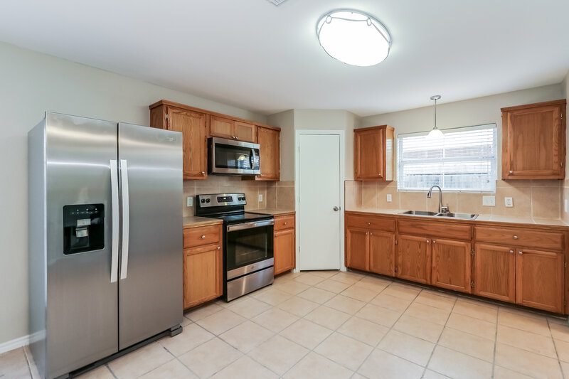 2,050/Mo, 5505 Rio Sabinas St Rosharon, TX 77583 Kitchen View