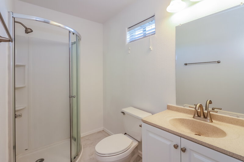 2,050/Mo, 5505 Rio Sabinas St Rosharon, TX 77583 Main Bathroom View