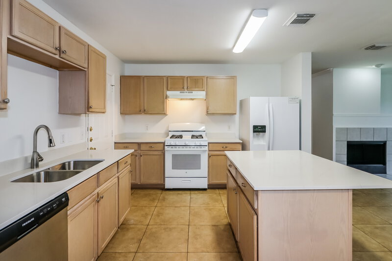 1,935/Mo, 16119 Chamomile Ct Houston, TX 77083 Kitchen View 2