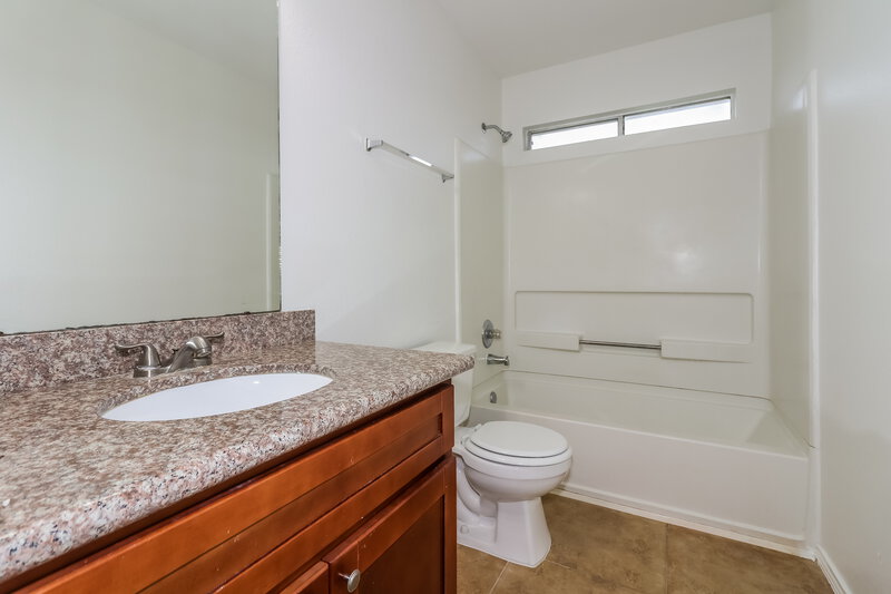 1,935/Mo, 16119 Chamomile Ct Houston, TX 77083 Bathroom View
