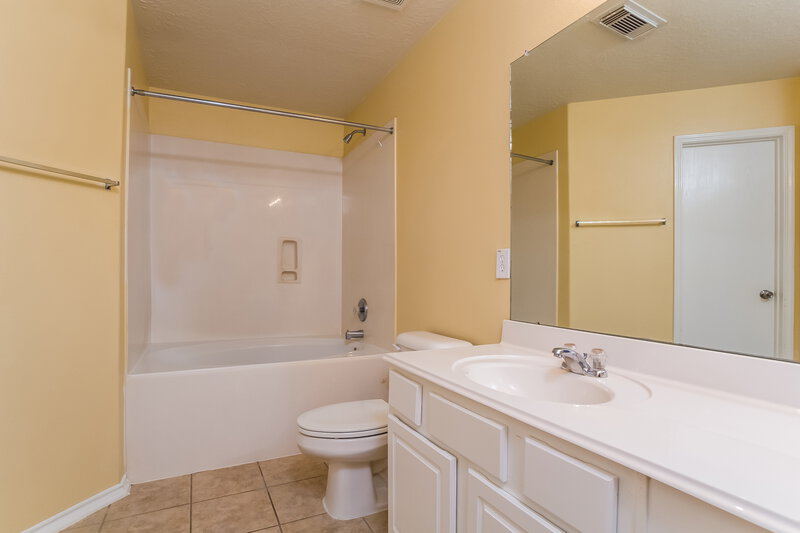 1,680/Mo, 10314 Fire Sage Dr Humble, TX 77396 Master Bathroom View