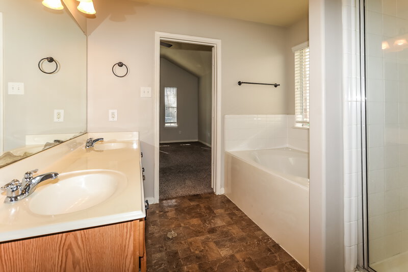 1,675/Mo, 25418 Barmby Dr Tomball, TX 77375 Main Bathroom View