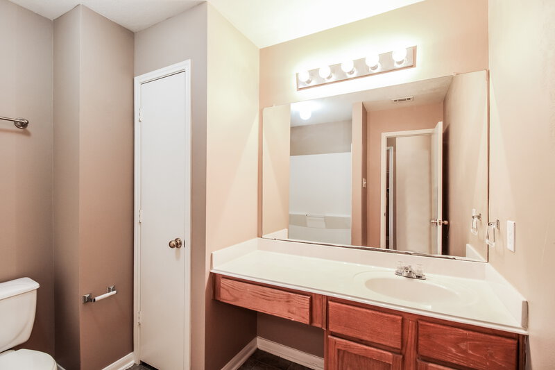 1,860/Mo, 21502 Broadstone Dr Katy, TX 77449 Bathroom View